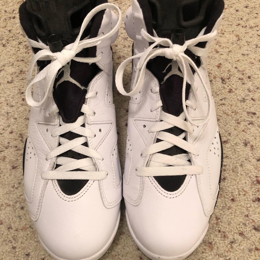 Nike Jordan Men’s ' Air Retro Sneakers - White/Black